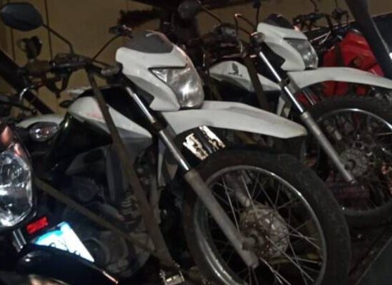 Ação contra transporte clandestino autua motociclistas em Salvador