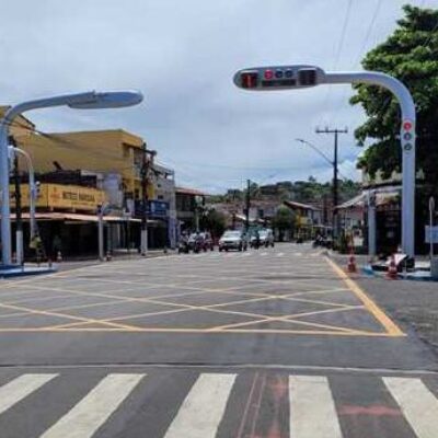 Prefeitura de Ilhéus instala conjunto semafórico de última geração na Av. ACM