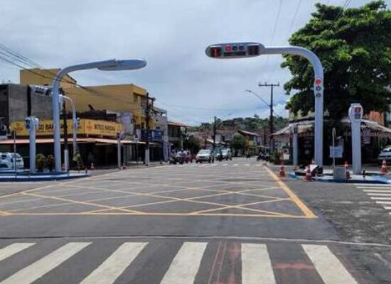 Prefeitura de Ilhéus instala conjunto semafórico de última geração na Av. ACM