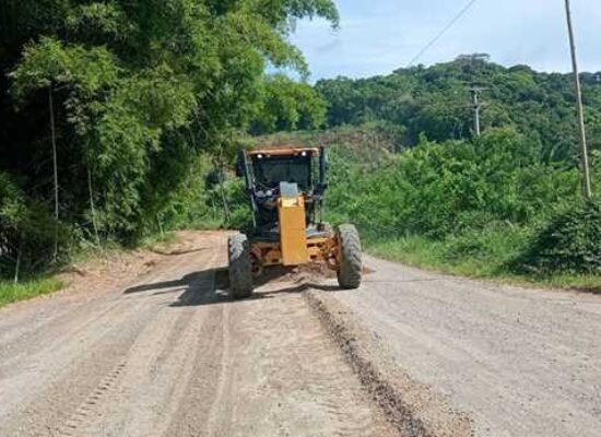 Prefeitura de Ilhéus intensifica limpeza nos distritos e revitalização de estradas