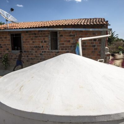 Cisternas levam água potável e segurança hídrica a famílias de Nova Soure