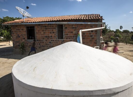 Cisternas levam água potável e segurança hídrica a famílias de Nova Soure