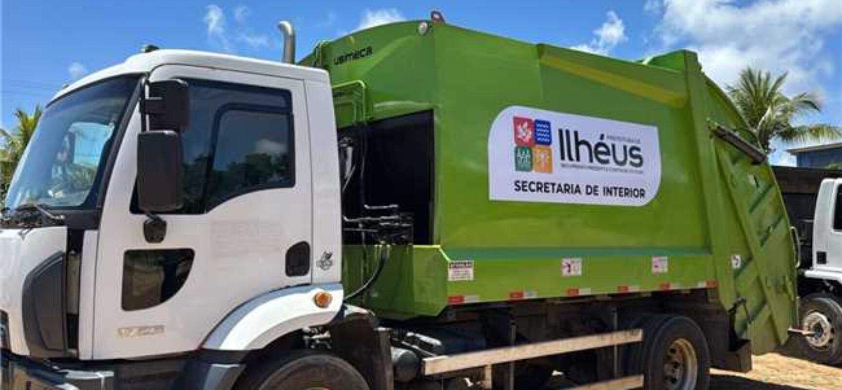 Prefeitura de Ilhéus destina caminhão compactador para coleta de lixo nos distritos