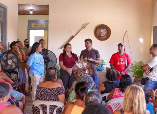 Famílias do CRAS de Olivença recebem entregas do Programa de Aquisição de Alimentos