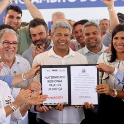 Jerônimo reúne 18 prefeitos em anúncio da construção da Maternidade Vale do Jiquiriçá, em Amargosa