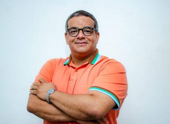 POR PROF. EMENSON SILVA: *A César o que é de César!*