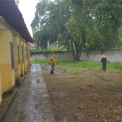 Prefeitura de Ilhéus realiza serviços de limpeza e manutenção em escolas e bairros da cidade