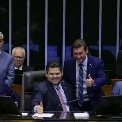 Congresso aprova projeto que dribla STF e implementa novas regras para pagamento de emendas