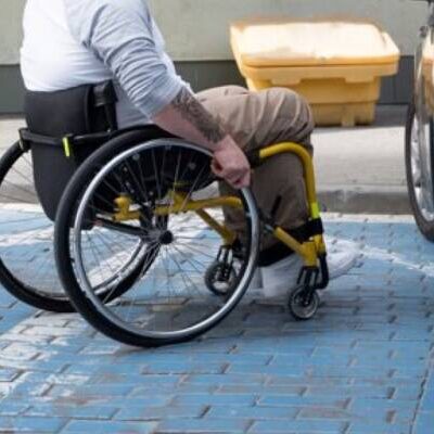 Multa para quem estacionar em vaga para pessoa com deficiência pode ficar mais cara
