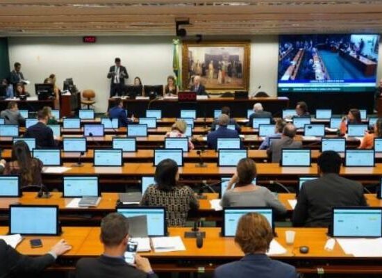 Comissões da Câmara: partidos elegem líderes e definem acordos