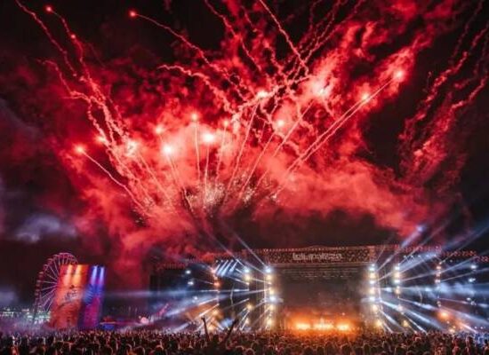 Lollapalooza interrompe programação após alertas meteorológicos