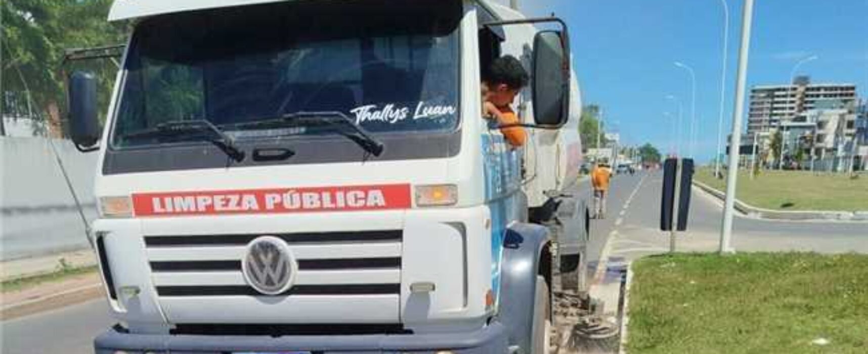 Prefeitura de Ilhéus realiza limpeza na zona sul da cidade