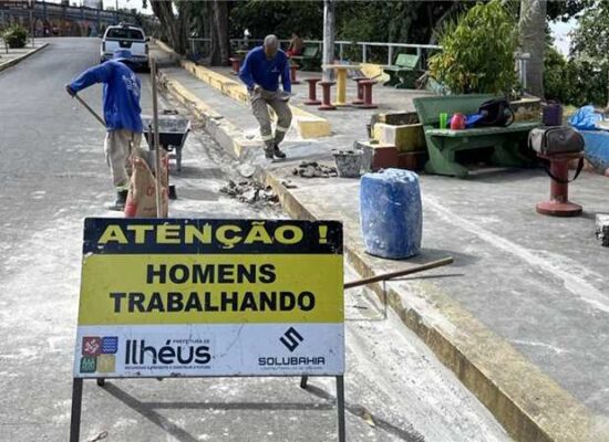 Prefeitura de Ilhéus realiza serviços de roçagem e calçamento em diversos pontos da cidade