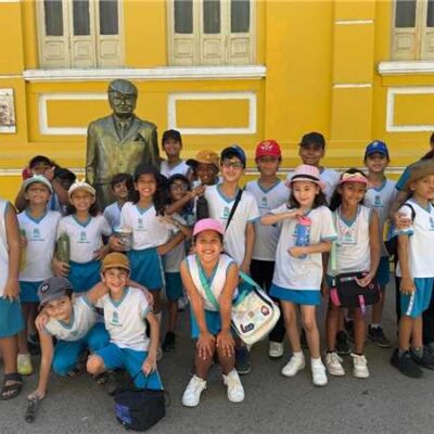Crianças da Escola São Francisco de Assis visitam acervo de Jorge Amado em Ilhéus