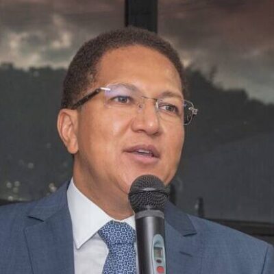 *Prefeito Augusto Castro sanciona Lei da Reforma Administrativa e nomeia secretários*