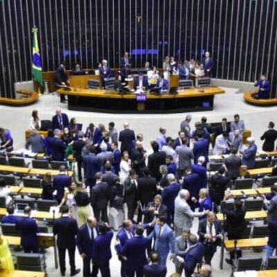 Janela partidária termina com troca de mais de 20% dos deputados e fortalece PL na Câmara