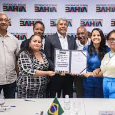 Governador Jerônimo Rodrigues sanciona lei que garante reajuste salarial para professores da rede estadual
