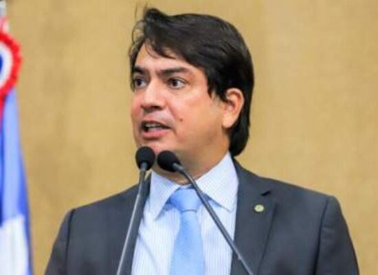 Deputado Pedro Tavares propõe audiência pública em Ilhéus para debater paralisação da Fiol e do Porto Sul