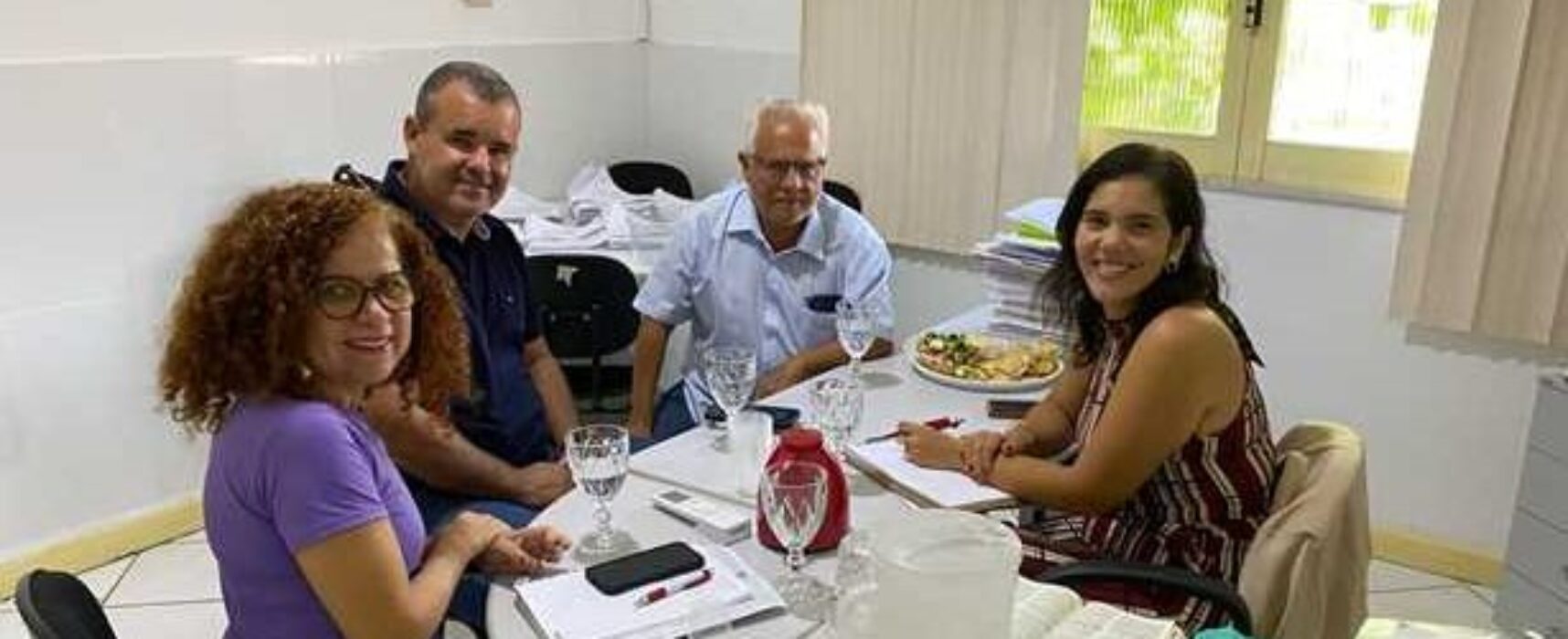 Vereadores de Ilhéus se reúnem com secretária de educação para discutir demandas da rede municipal