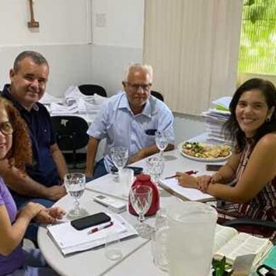 Vereadores de Ilhéus se reúnem com secretária de educação para discutir demandas da rede municipal