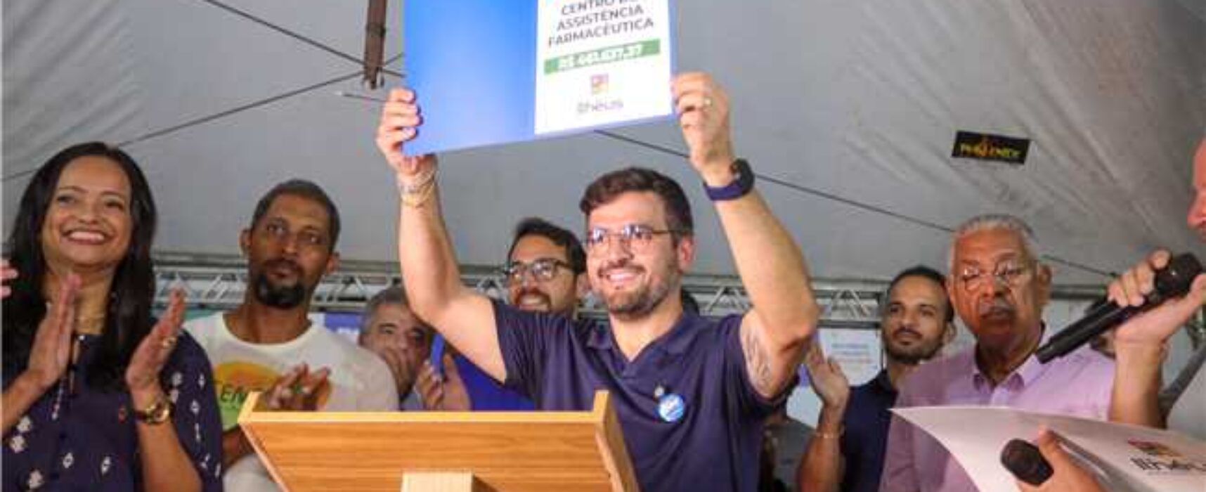 Prefeito Valderico Junior anuncia pacote de obras durante inauguração de praça