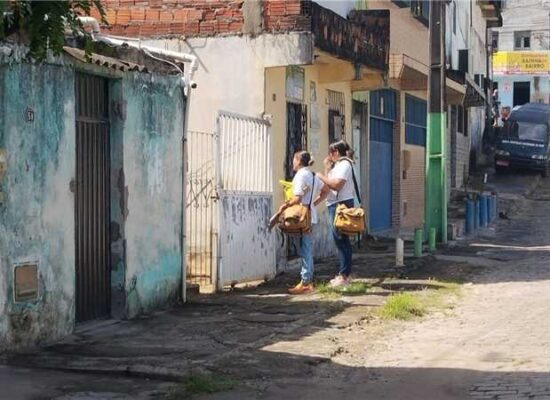 Agentes de Combate às Endemias intensificam ações contra o Aedes Aegypti em bairros de Ilhéus Agentes de Combate às Endemias intensificam ações contra o Aedes Aegypti em bairros de Ilhéus