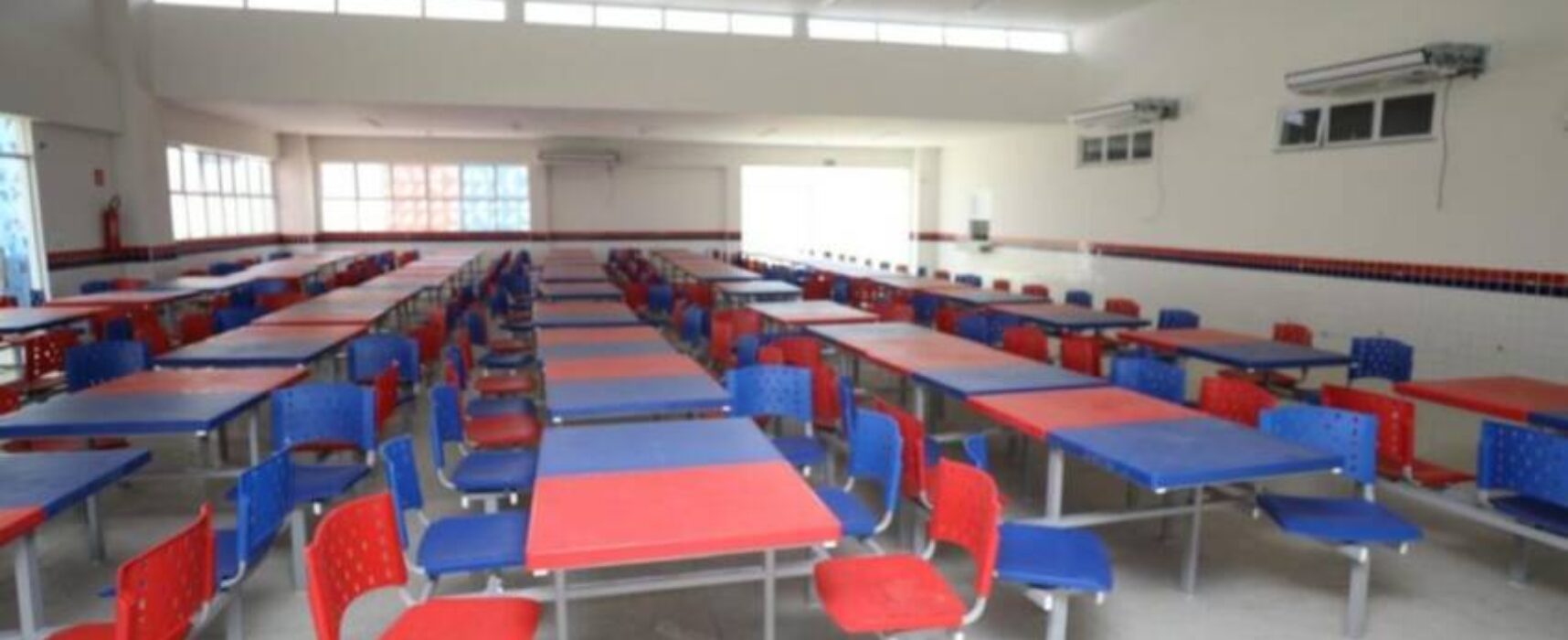 Prefeitura de Ilhéus compra 1.800 carteiras novas para modernizar escolas municipais