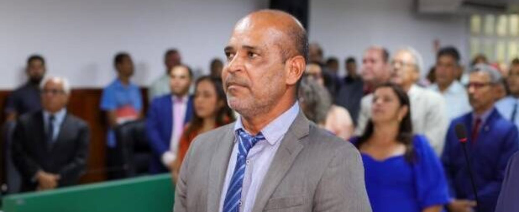 PRESIDENTE CÉSAR PORTO RATIFICA REIVINDICAÇÃO DE CANTEIRO CENTRAL NO BAIRRO NELSON COSTA.