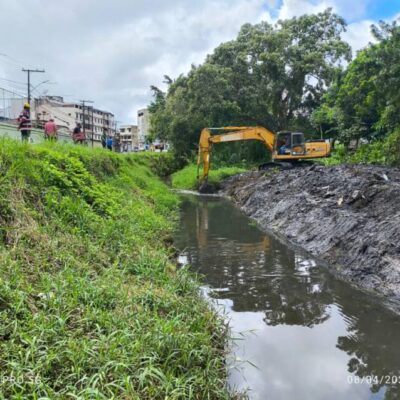 Prefeitura de Itabuna inicia a limpeza da calha do Riacho Água Branca