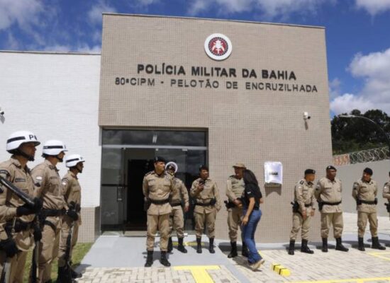 Pelotão da Polícia Militar, feira livre e campo de futebol são entregues pelo Estado em Encruzilhada; Investimentos chegam a R$ 47,9 milhões