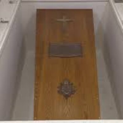 O que acontece agora? Vaticano inicia tradicional processo após morte de Papa Francisco