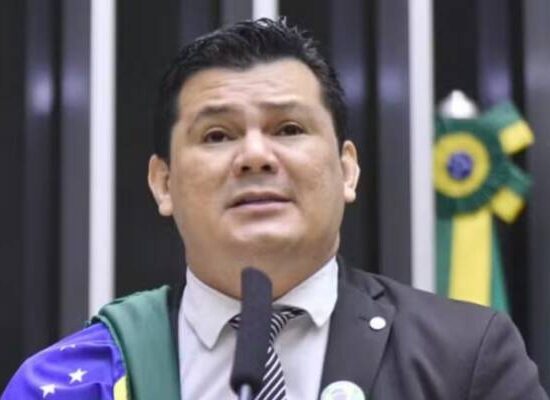 Direção da Câmara pede suspensão do mandato de Gilvan da Federal por ofensas a Gleisi Hoffmann