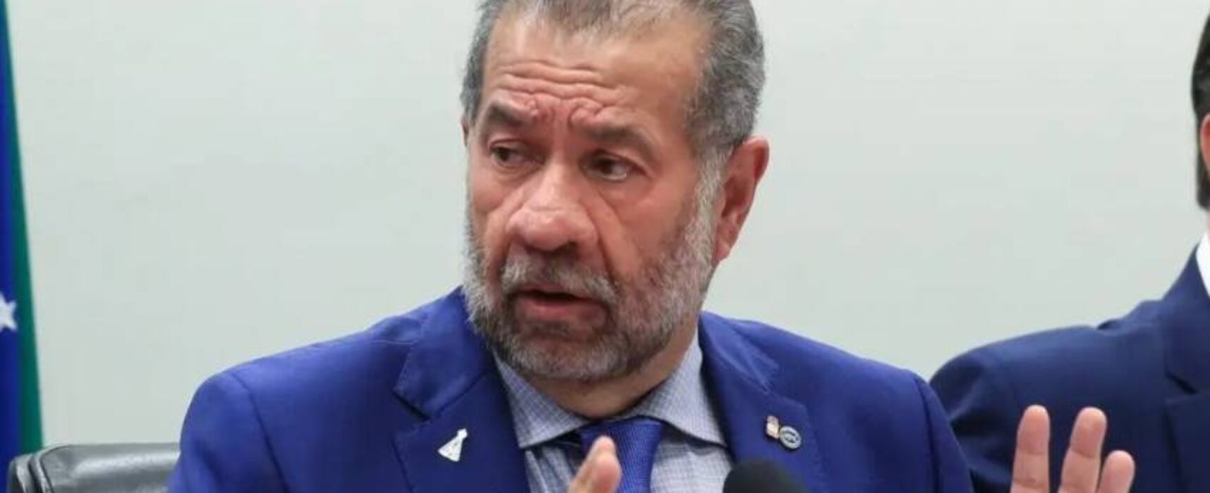 Em meio à crise do INSS, Carlos Lupi pede demissão do Ministério da Previdência