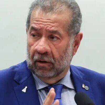Em meio à crise do INSS, Carlos Lupi pede demissão do Ministério da Previdência
