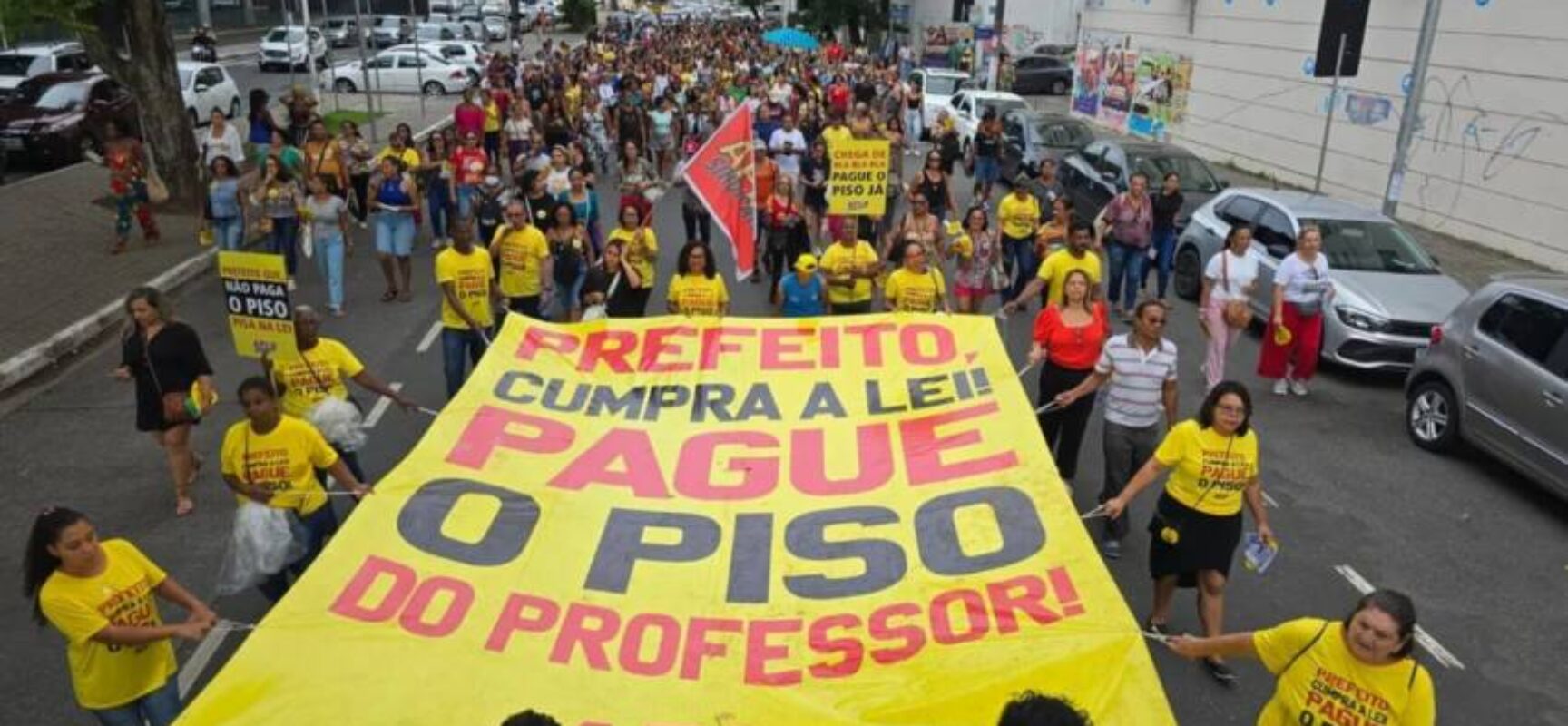 Professores da rede municipal mantém a greve em Salvador