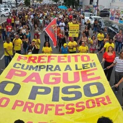 Professores da rede municipal mantém a greve em Salvador