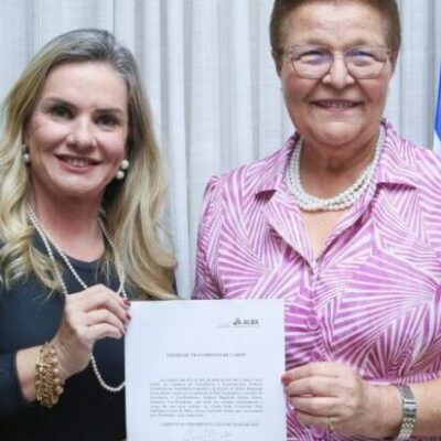 Ivana Bastos passa comando da Assembleia para a vice Fátima Nunes e viaja aos EUA