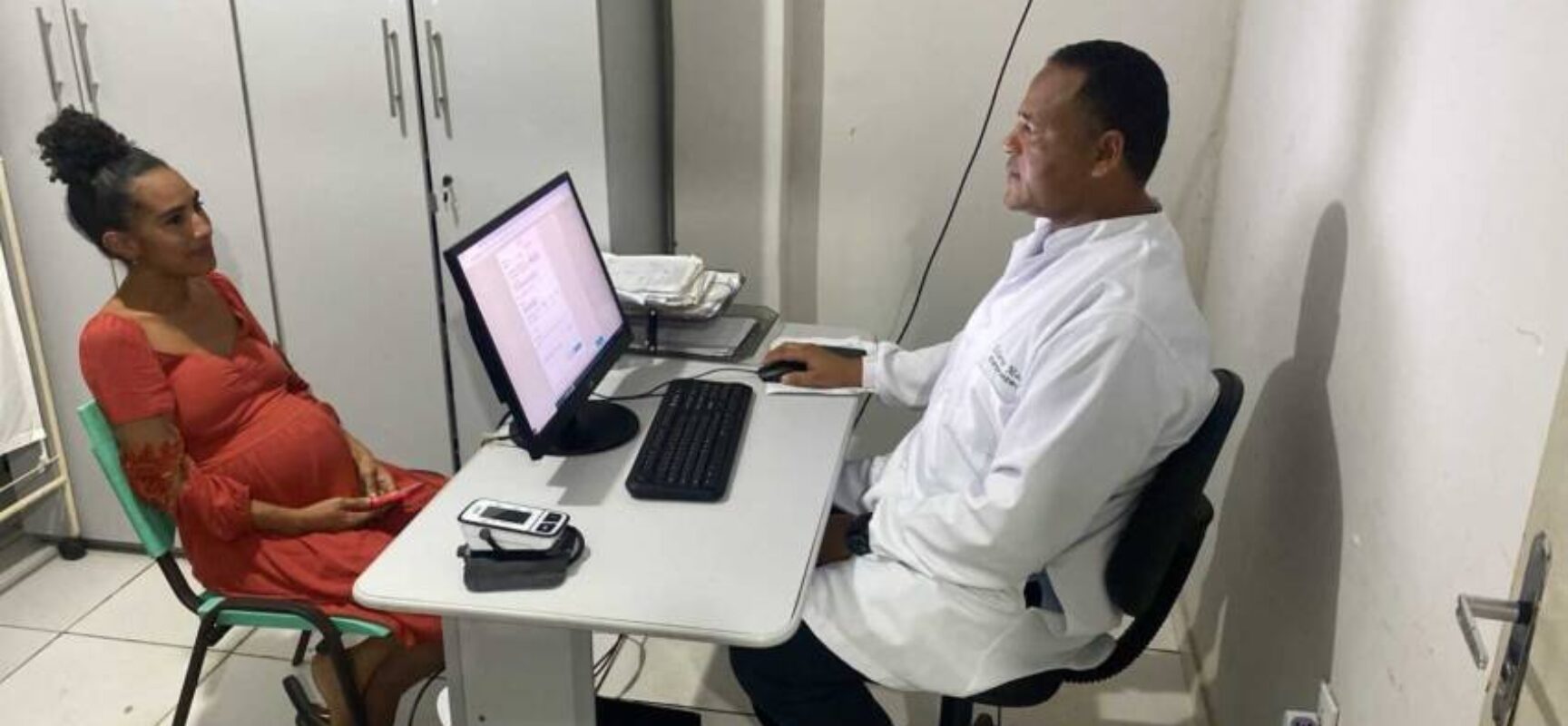 ILHÉUS: Posto de Saúde de Sambaituba recebe computador pela primeira vez e melhora atendimento à população