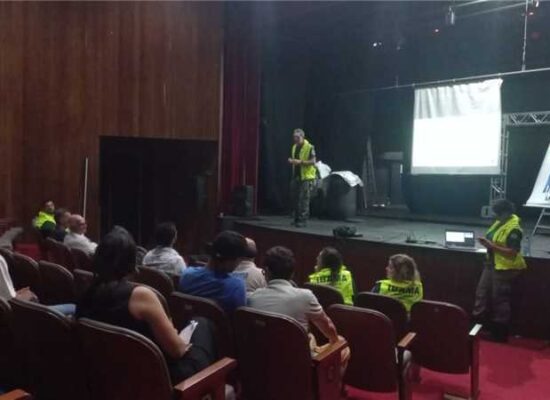 Sessão na Câmara de Salvador é marcada por confusão e agressões entre sindicalistas e vereadores