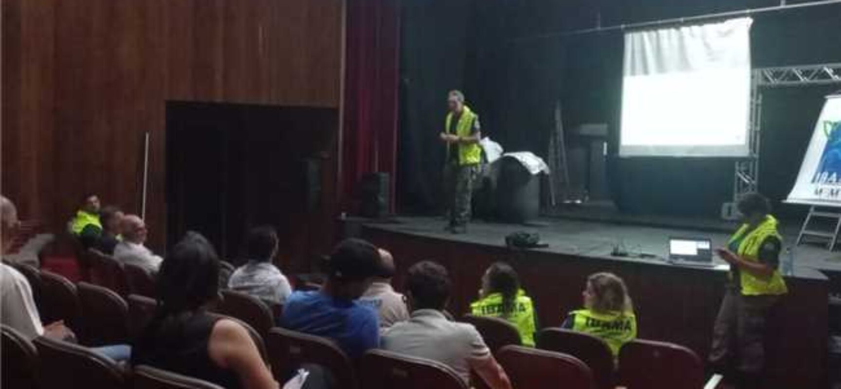 Prefeitura de Ilhéus apoia ação preventiva do IBAMA contra óleo nas praias