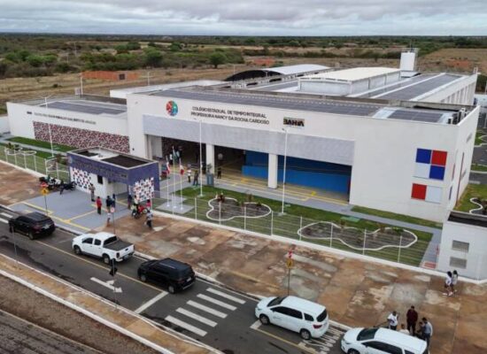 Educação e infraestrutura transformam América Dourada: Governo do Estado entrega nova escola de tempo integral e obras viárias