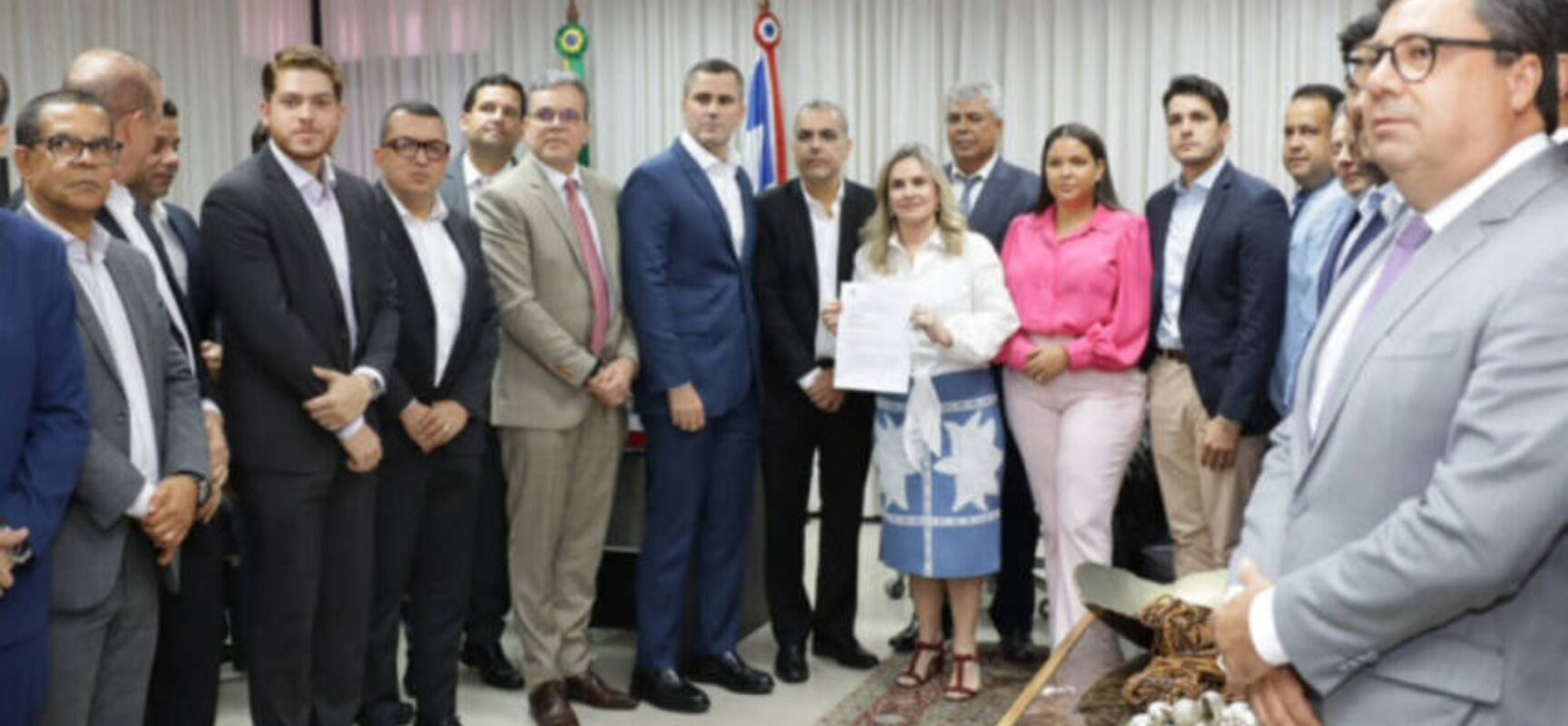 Vereadores entregam à Alba representação contra Hilton Coelho por quebra de decoro