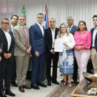 Vereadores entregam à Alba representação contra Hilton Coelho por quebra de decoro