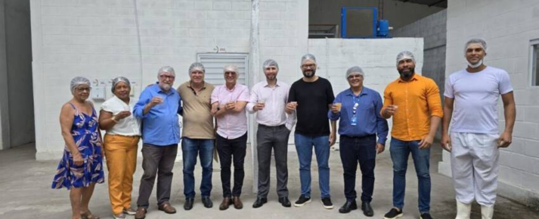 Comitiva de secretários municipais e vice-prefeito de Itabuna visitam fábrica de polpas de frutas recém-instalada