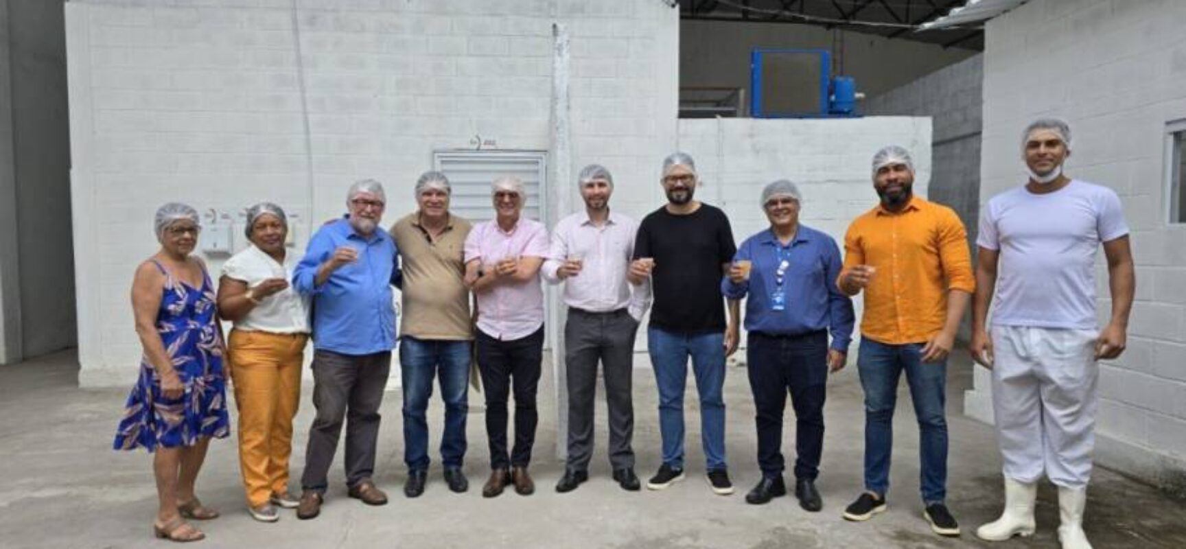 Comitiva de secretários municipais e vice-prefeito de Itabuna visitam fábrica de polpas de frutas recém-instalada