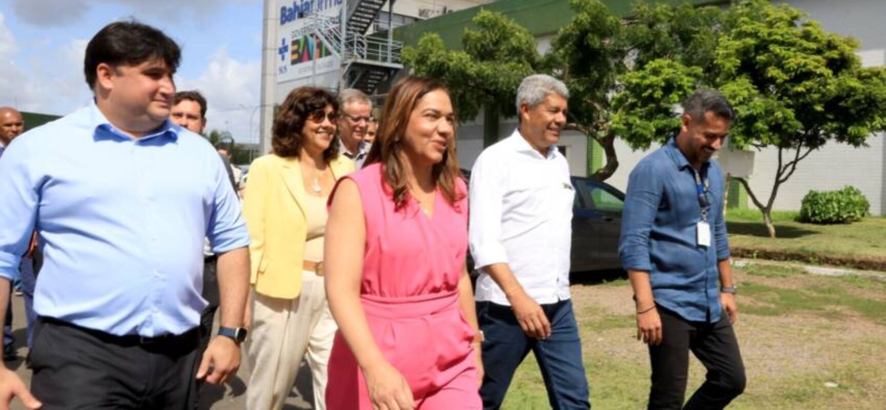 Governador realiza visita técnica à sede da Bahiafarma; estado vai avançar na produção de testes rápidos