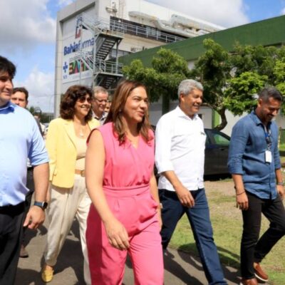 Governador realiza visita técnica à sede da Bahiafarma; estado vai avançar na produção de testes rápidos