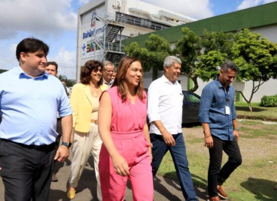 Governador realiza visita técnica à sede da Bahiafarma; estado vai avançar na produção de testes rápidos