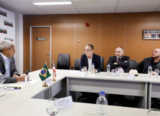 Governador se reúne com prefeito de Cairu e discute melhorias para o município