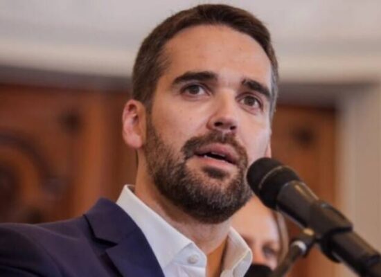 Eduardo Leite confirma pré-candidatura à Presidência em 2026 pelo PSD